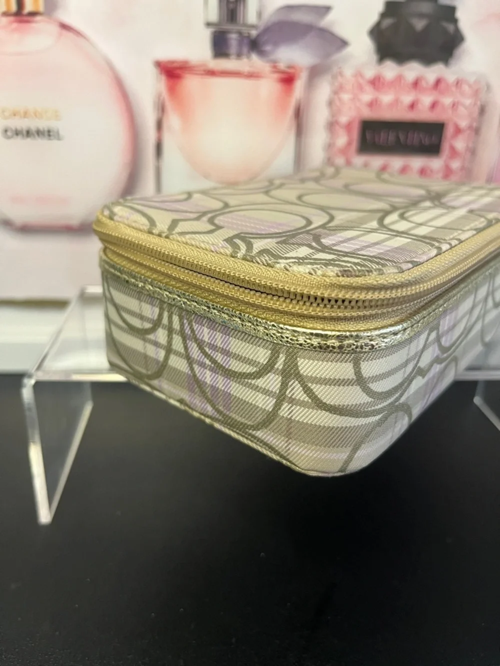 Coach lilac and beige w/gold detailsPatterned Travel Jewelry Case EUC✨ - Picture 4 of 6